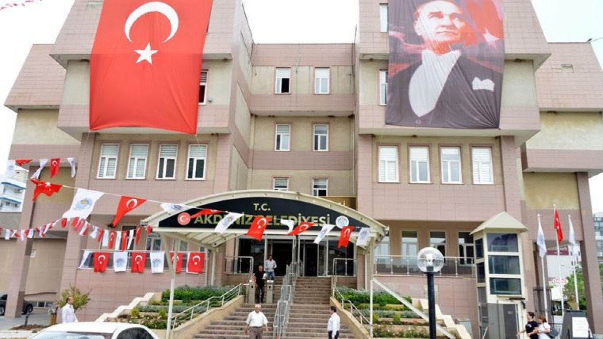 AKP’li Akdeniz Belediye Başkan Yardımcısı görevinden istifa etti