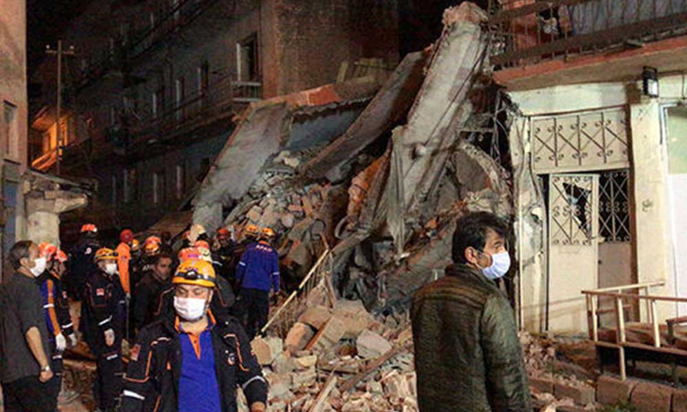 Erzurum’da korku dolu anlar! 5 katlı bina çöktü