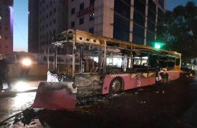 Esenyurt’ta belediye otobüsü kundaklandı