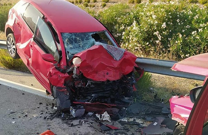 Ters yönde ilerleyen araç kaza yaptı: 1 ölü