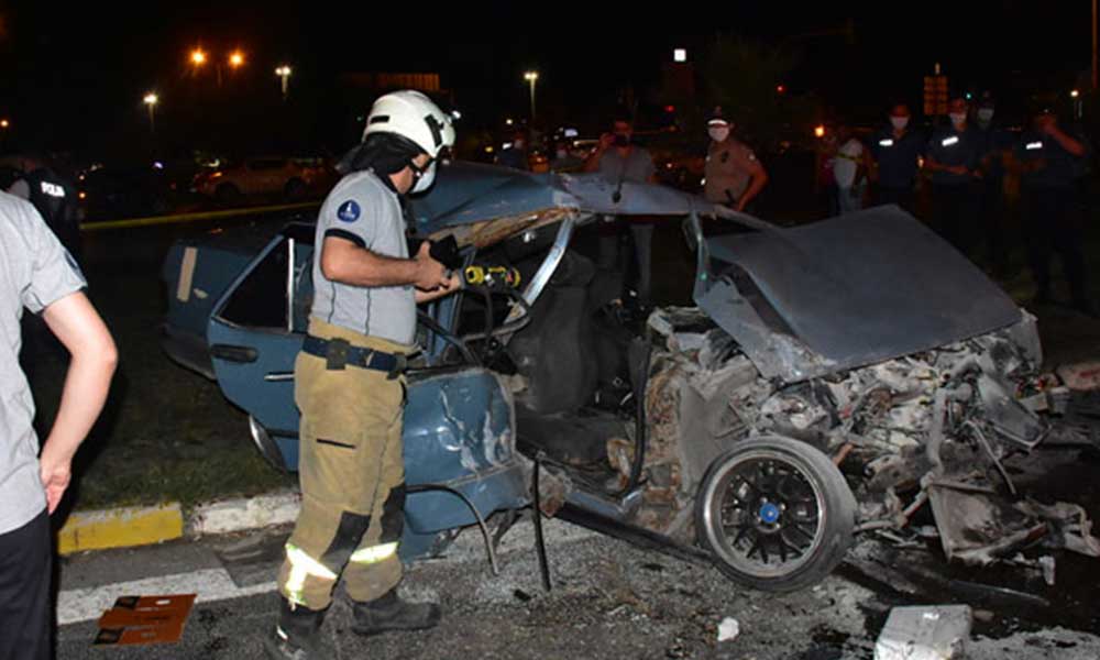 İzmir’de trafik kazası: Hamile kadın kurtarılamadı