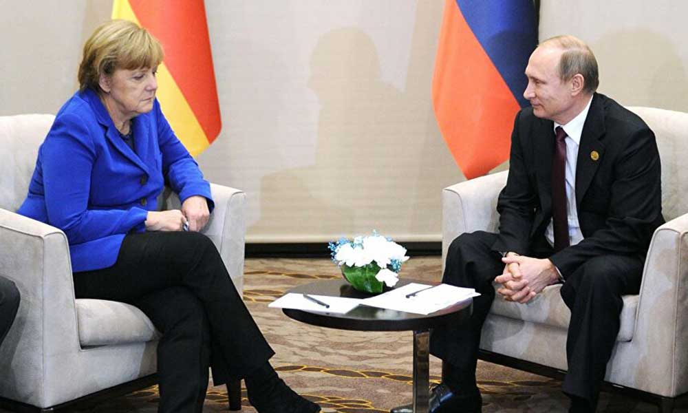 Putin ve Merkel’den kritik Libya görüşmesi
