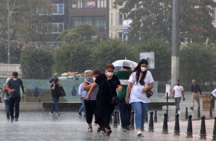 İstanbullular güne yağmurla uyandı, Meteoroloji’den uyarı geldi!
