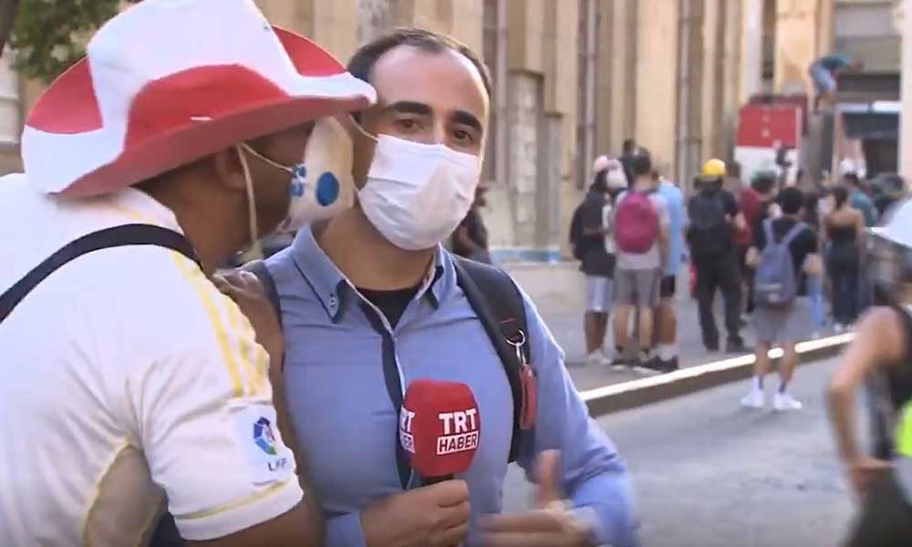 Canlı yayında TRT muhabirini öptü