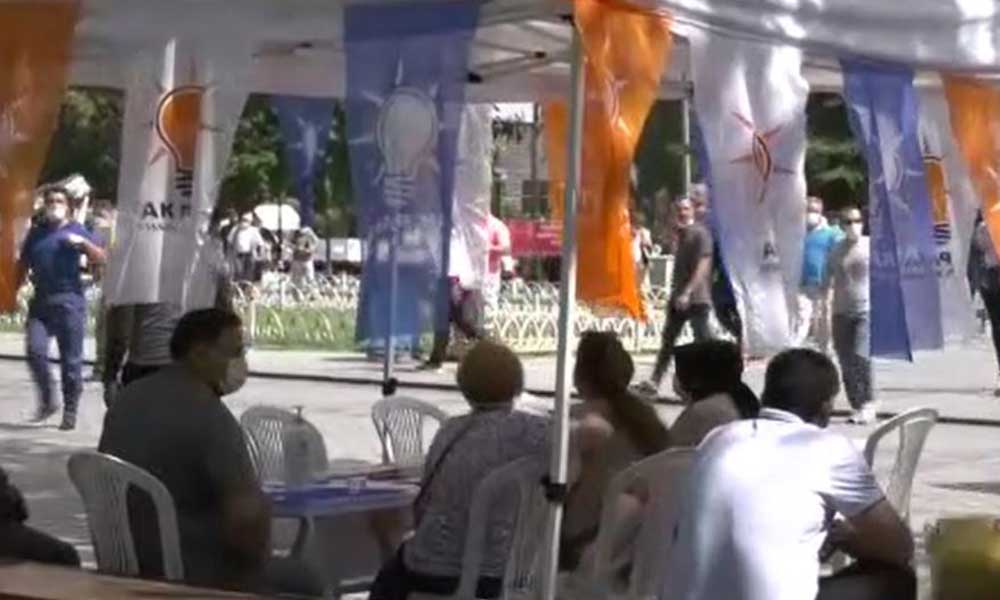 Fırsattan istifade Ayasofya önünde AKP’ye üye topluyorlar