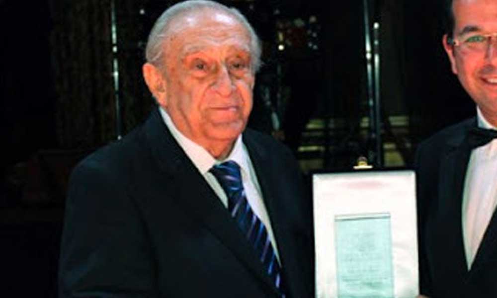 Eski Dışişleri Bakanı Ali Bozer koronavirüs nedeniyle hayatını kaybetti