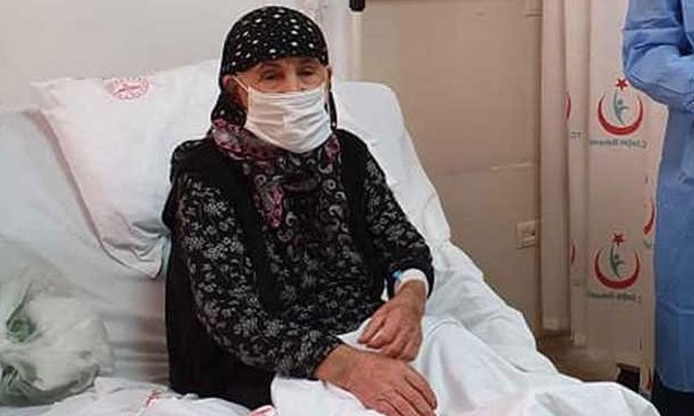 Koronavirüsü yenen 104 yaşındaki kadın taburcu edildi