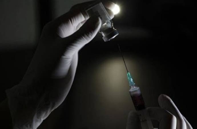 Endonezya’da aşı gönüllüsü koronavirüse yakalandı
