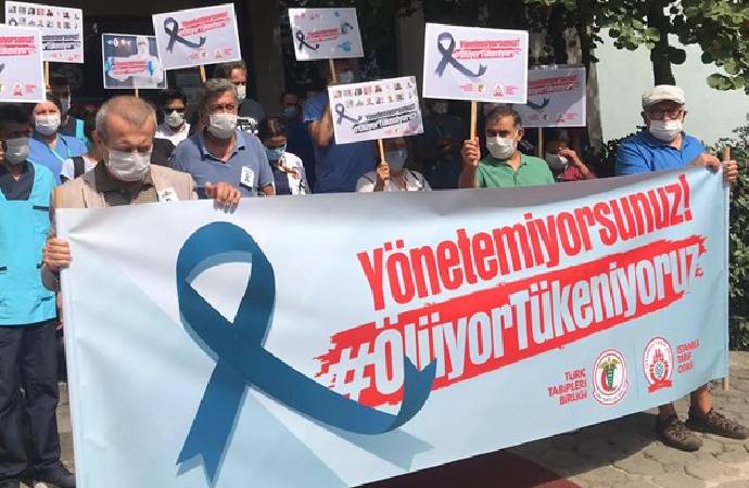 Sağlık çalışanları Covid-19’dan hayatını kaybeden Cemil Taşçıoğlu için ‘Yaşamaya Dair’ şiirini okudu