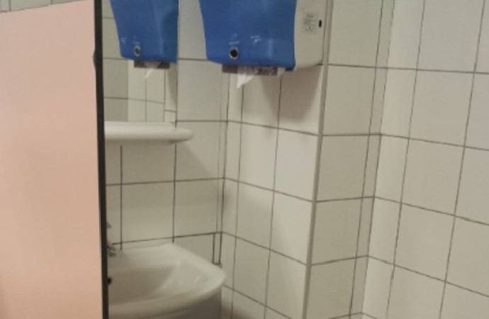 Yargıtay’dan emsal karar: Erkek personelin kadınlar tuvaletini kullanması tazminatsız işten atılma sebebi