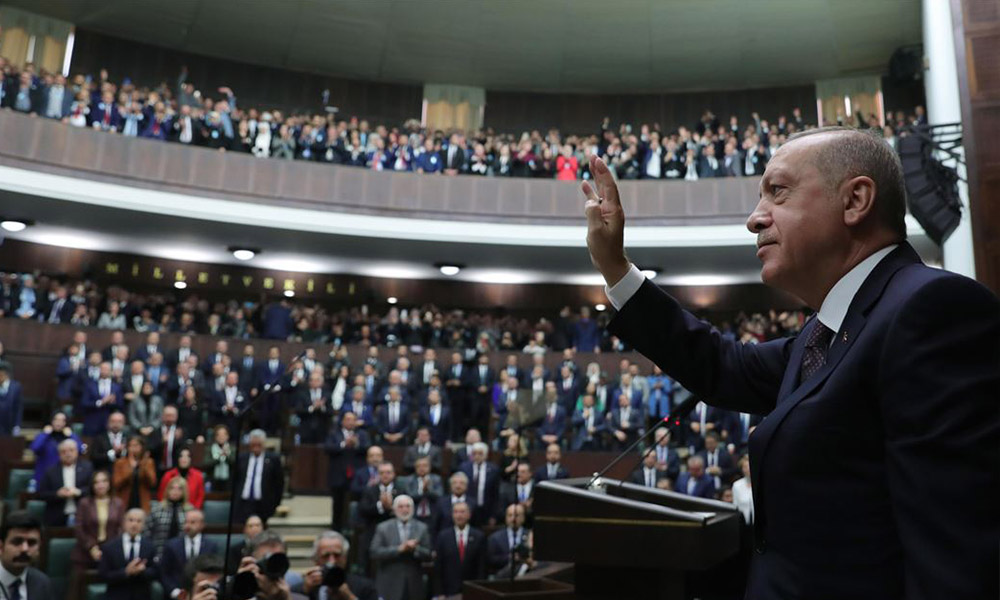 AKP, Özgür Özel’e davetiye yırttıran Covid-19 testi şartında hala ısrarlı!