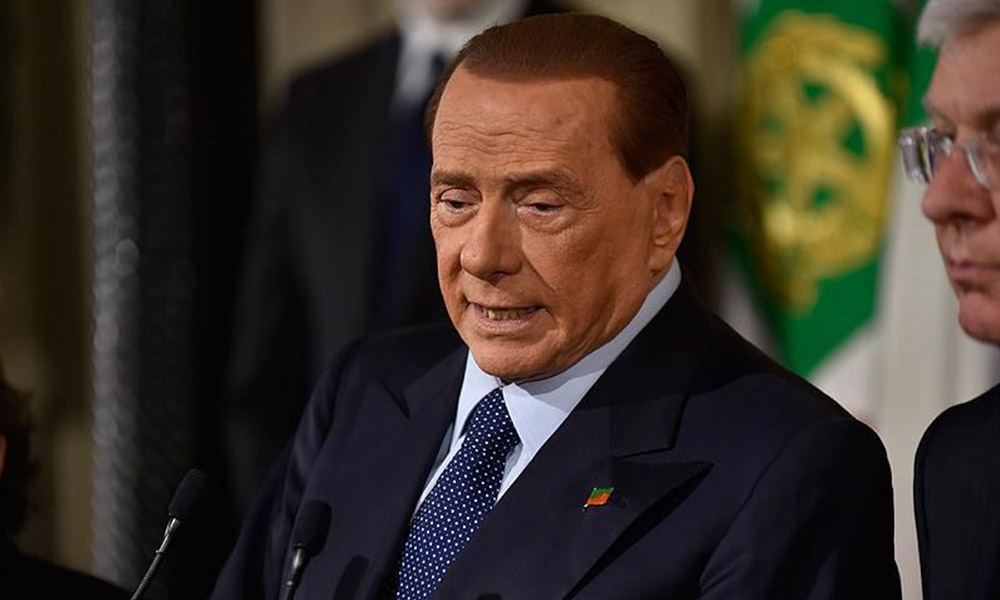Koronavirüse yakalanan Berlusconi hastaneye kaldırıldı