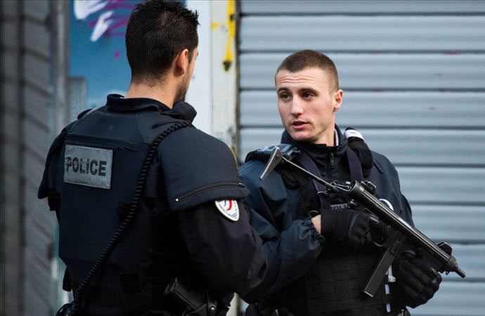 Fransa’da Charlie Hebdo dergisinin eski binası yakınlarında bıçaklı saldırı: 4 yaralı
