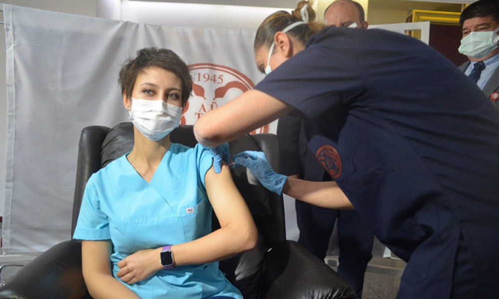 Çin’in Covid-19 aşısı, Ankara Üniversitesi’nde gönüllülere uygulandı