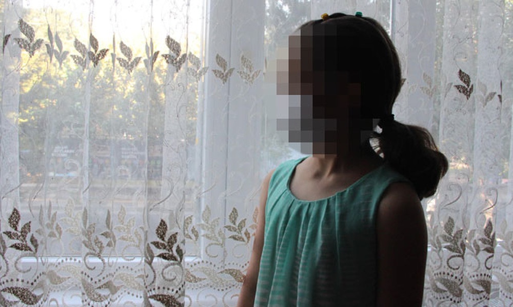Koronavirüslü komşunun tükürdüğü 9 yaşındaki çocuk: Aileme bulaşır diye korktum