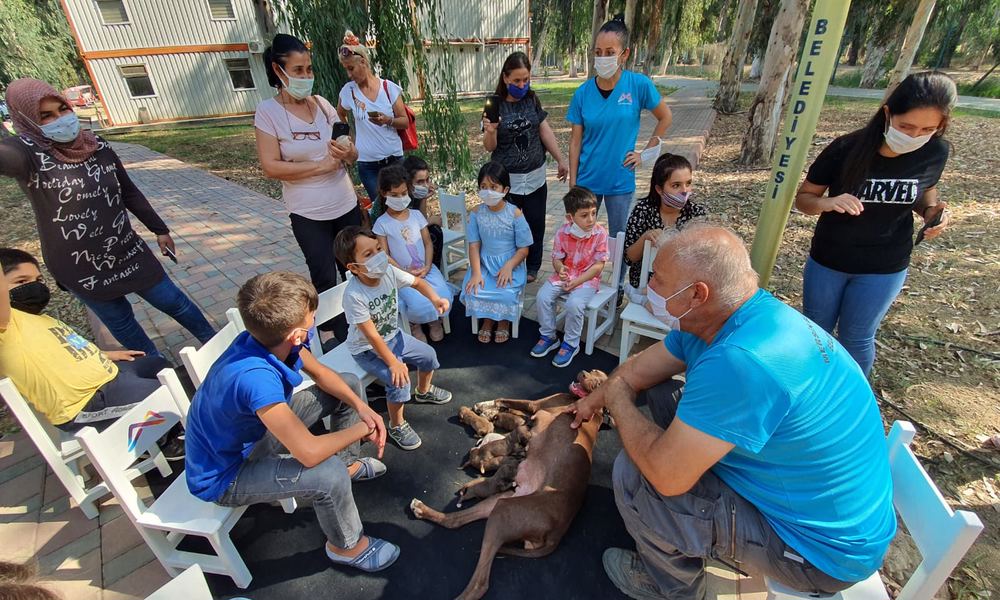 Mersin Büyükşehir çocuklara  hayvan sevgisi aşılıyor
