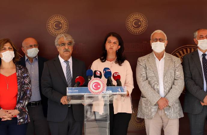 HDP, Meclis bahçesinde oturma eylemi başlattı