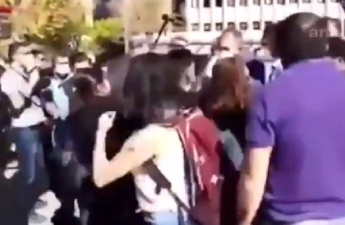 Ankara Adliyesi önünde açıklama yapan HDP’li vekillere polis müdahalesi