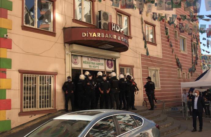 HDP Diyarbakır İl Eş Başkanları gözaltına alındı