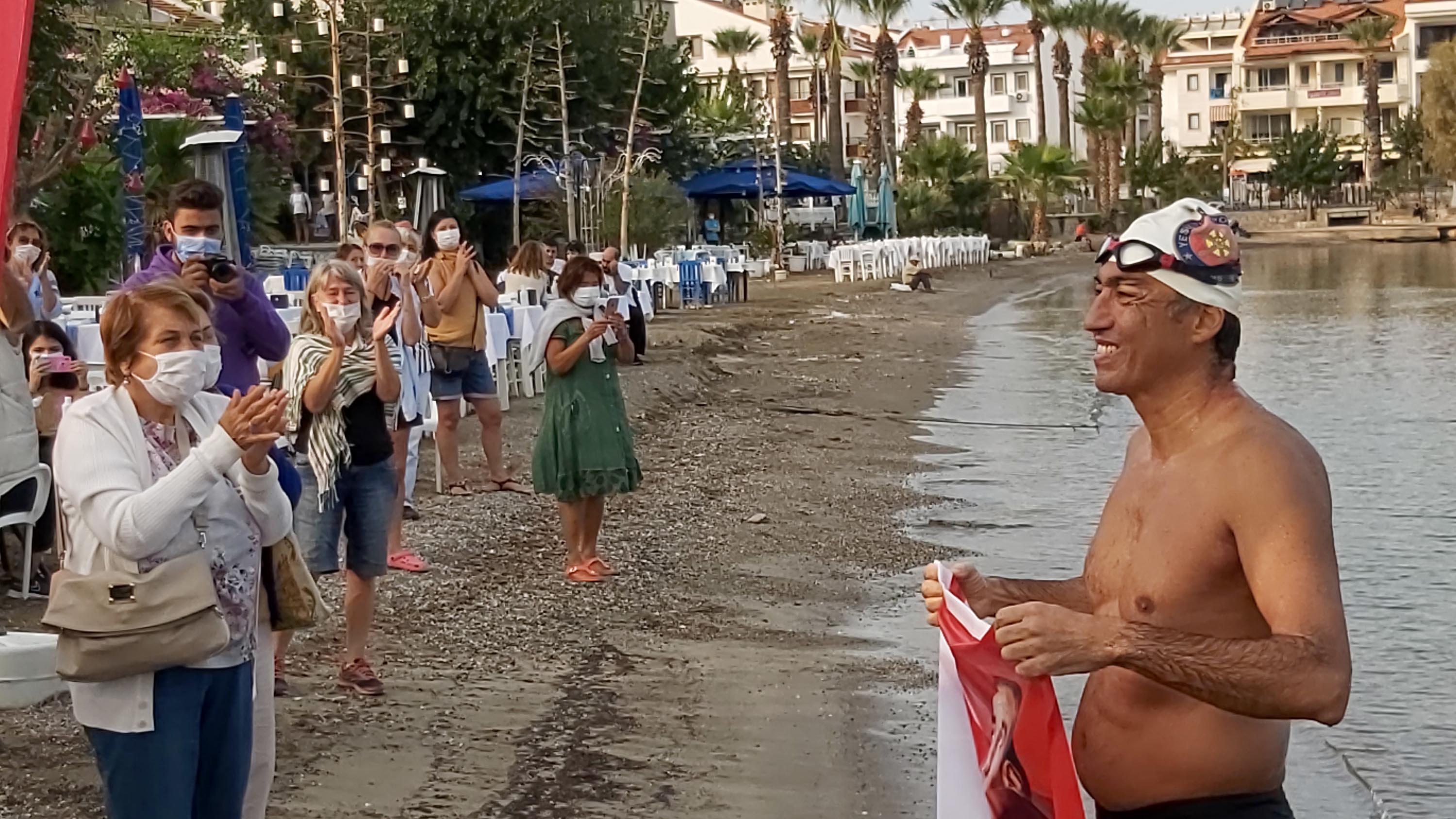 Cumhuriyet Bayramı için 12 saat 15 dakikada, 29 kilometre kulaç attı