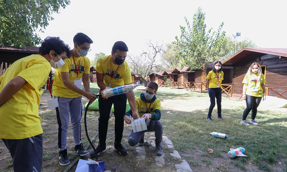 Buca’nın gençleri doğa kampında yeni projelerin temelini attı