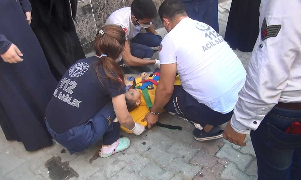Oyun oynarken balkondan düşen üç yaşındaki çocuk ağır yaralandı