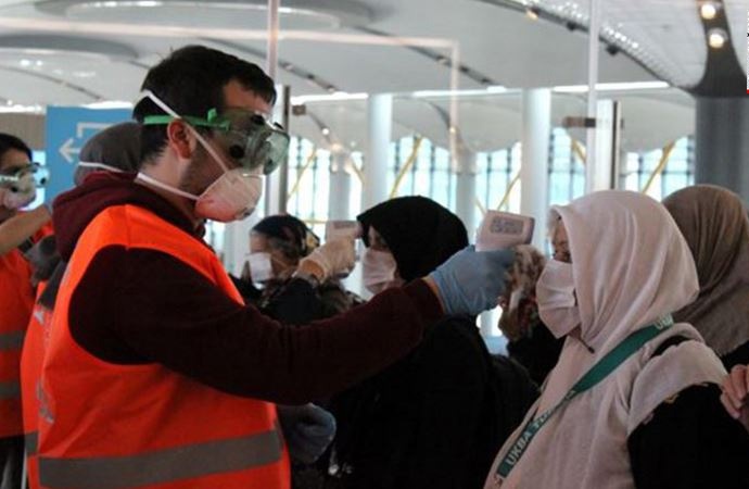 Diyanet koronavirüsü turistlere attı umreyi savundu
