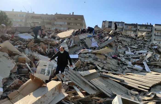 İzmir’deki depremin ardından uzmanlardan uyarı: Denizden uzaklaşın!