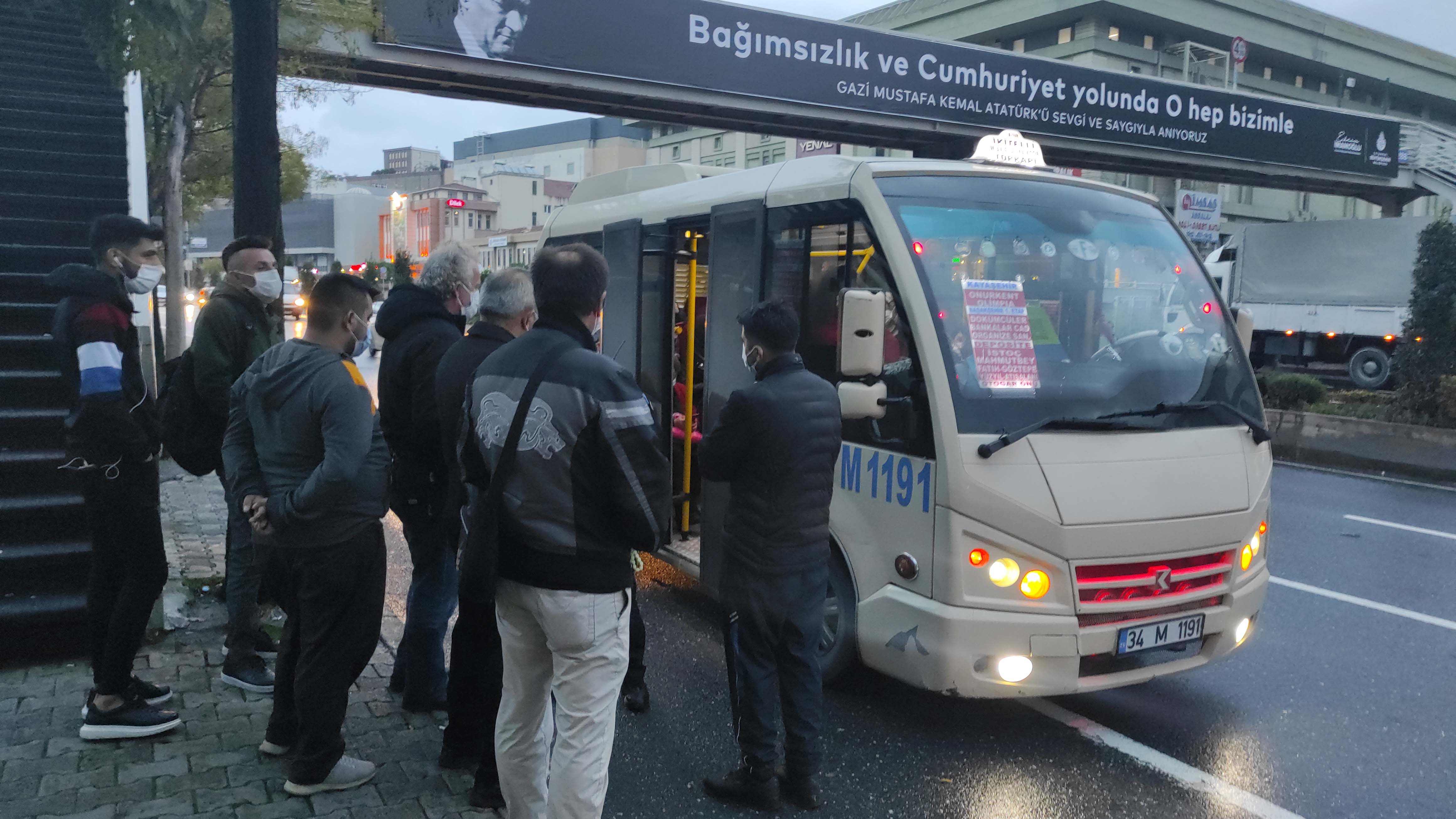 Başakşehir’de fazla yolcu alan minibüs şoförü; Ben almadım onlar bindi