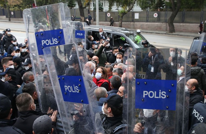 Arzu Çerkezoğlu’nun polis müdahalesinden sonra koronavirüse yakalanması meclis gündeminde