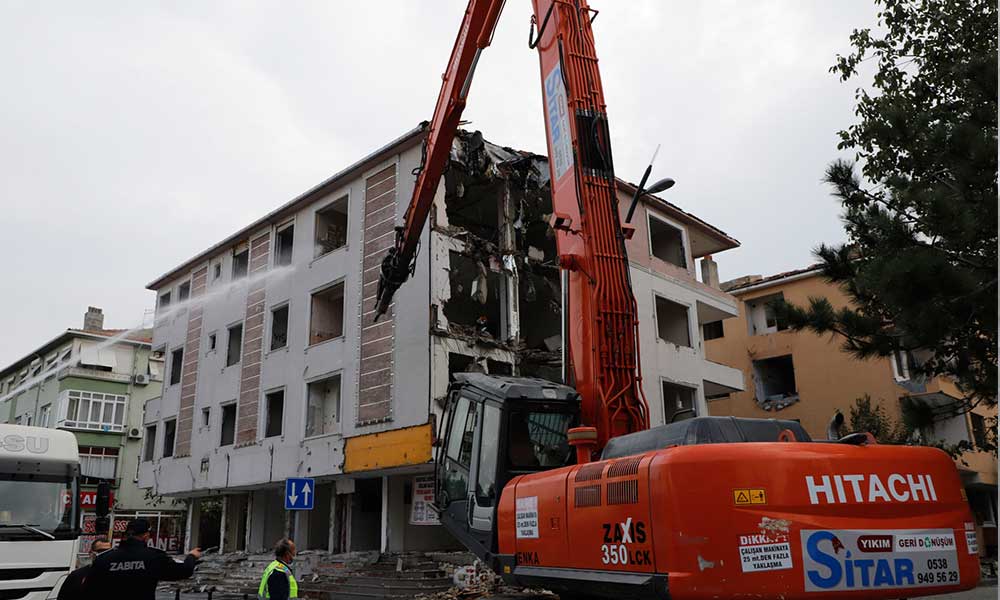 5.8’lik İstanbul depreminde hasar gören 8 bina yıkıldı