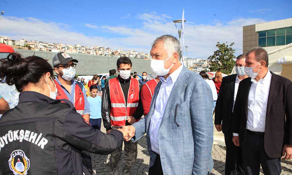 Zeydan Karalar: İzmir’de siyaset yok, yaraları sarma, acıları paylaşma var