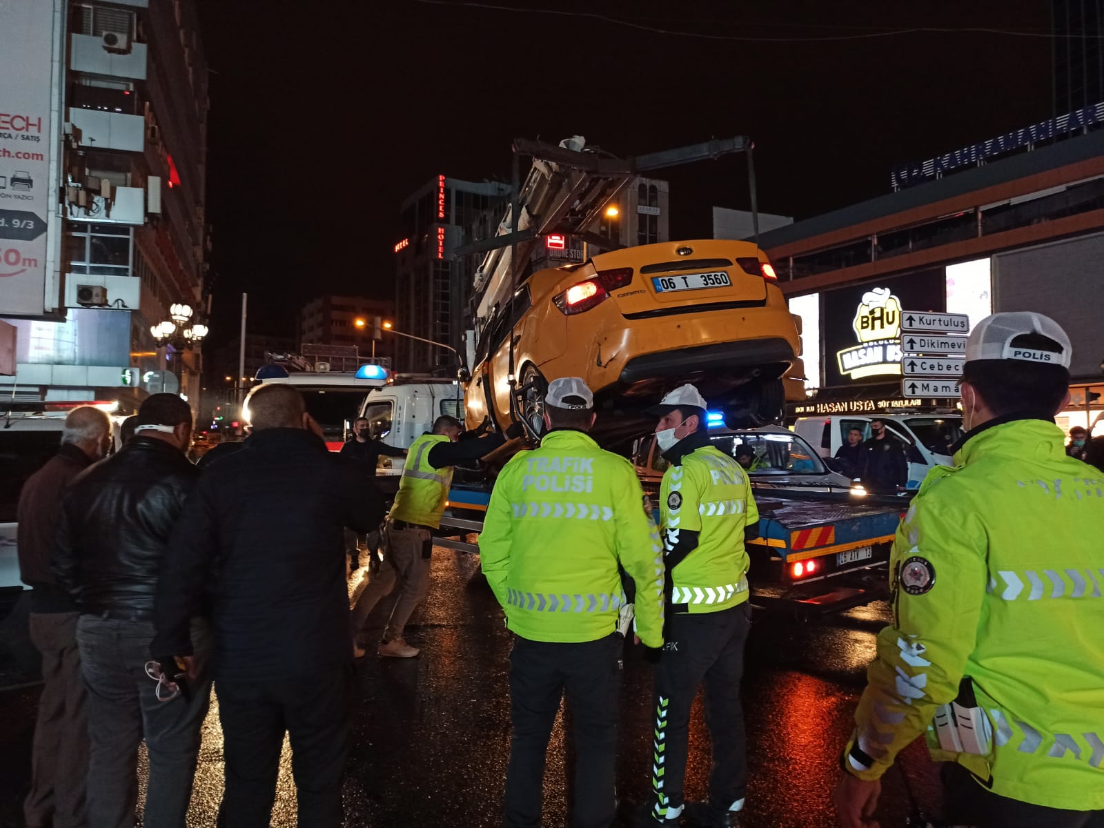 Ankara’da zincirleme kaza: 2’si polis 5 yaralı