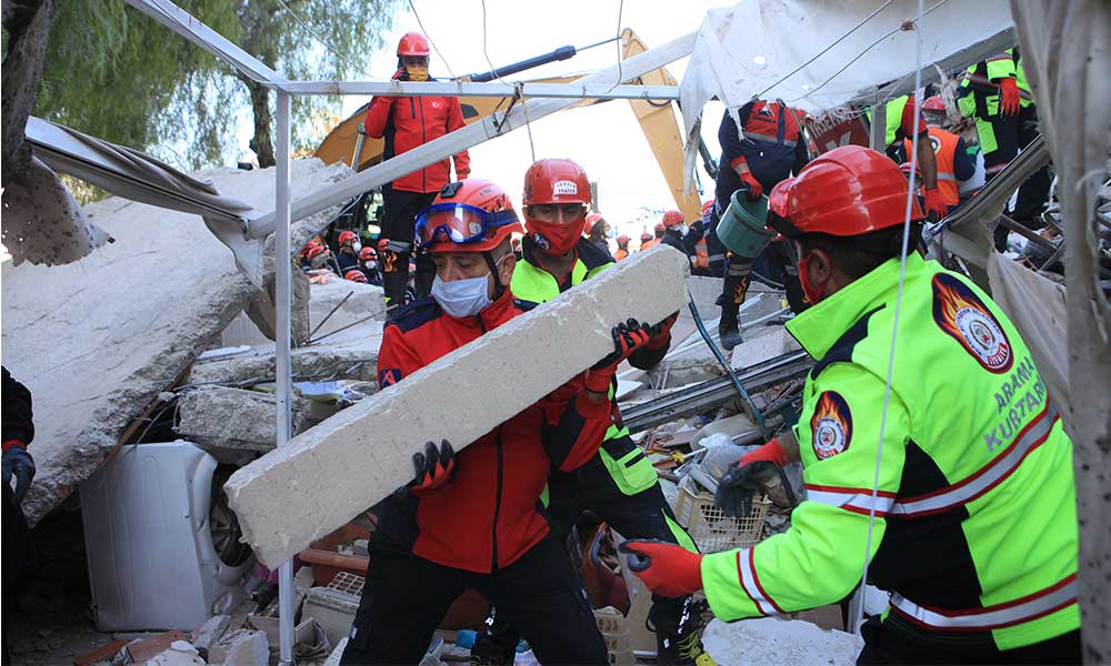 İzmir’e destek için giden arama kurtarma ekipleri Mersin’e döndü