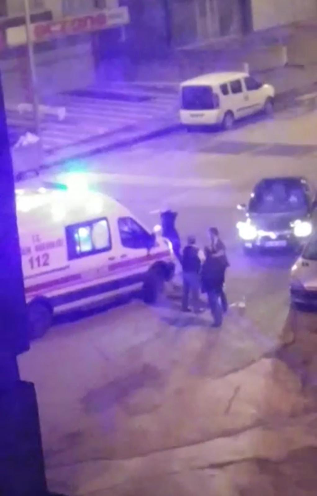 Ambulansa alınmayan hasta yakınları sağlık personeline saldırdı