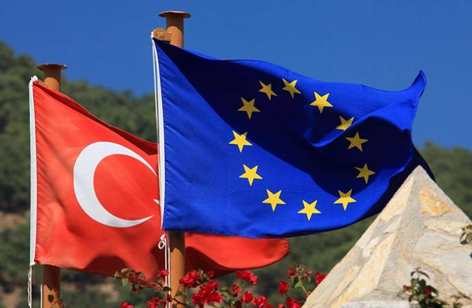 AB Komisyonu’ndan Türkiye’ye Demirtaş ve Kavala uyarısı