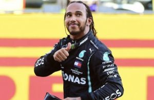 F1 Şampiyonu Lewis Hamilton’a ‘şövalye’ unvanı verildi