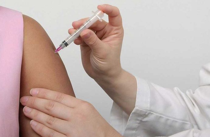 Koronavirüs aşısı Almanya’da uygulanmaya başlandı, ilk aşı 101 yaşındaki kadına yapıldı