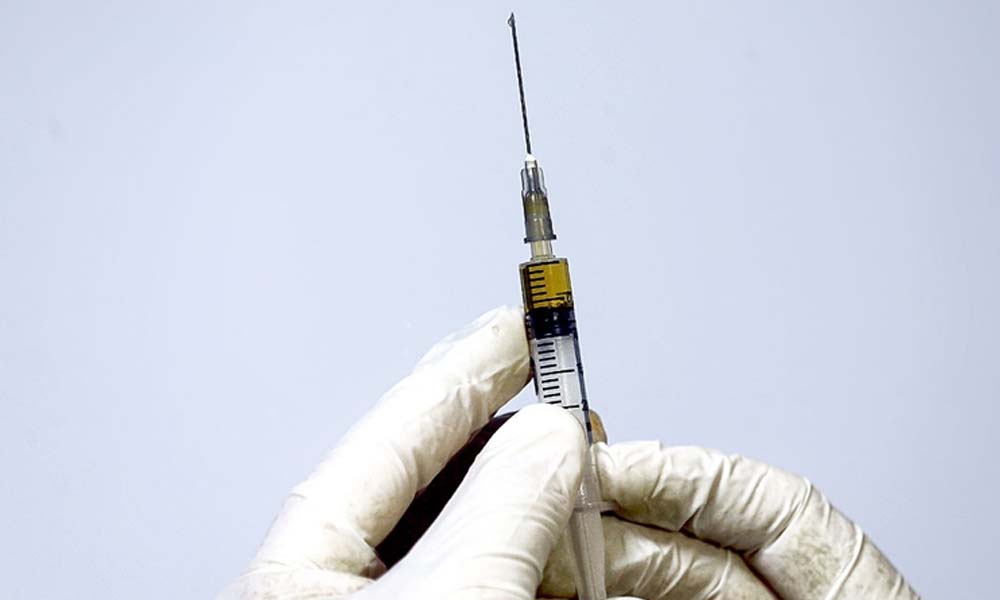 Britanya’da Pfizer’in koronavirüs aşısı ilk kez uygulandı