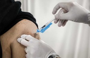 Varyantların yaygın olduğu ülkelerde üçüncü doz aşı gerekebilir