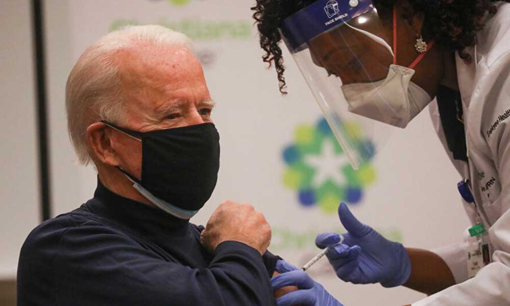 Joe Biden koronavirüs aşısı oldu