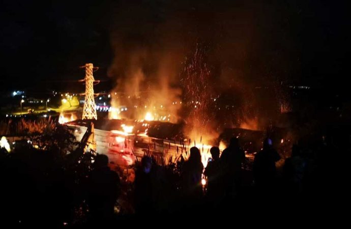 Bodrum’da yangın: Bazı bölgelerin elektriği kesildi!
