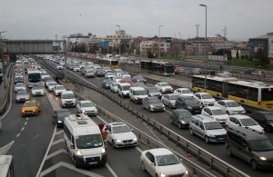 İstanbul’da hafta sonu kısıtlaması öncesi trafik kilit