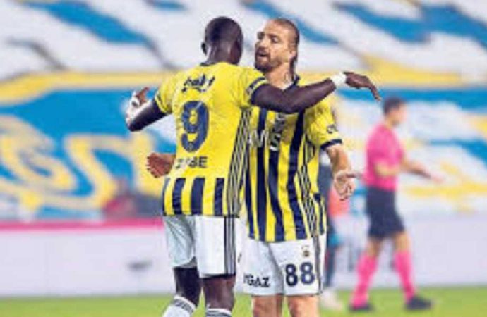 Fenerbahçe, Başakşehir’i ‘farklı’ geçti