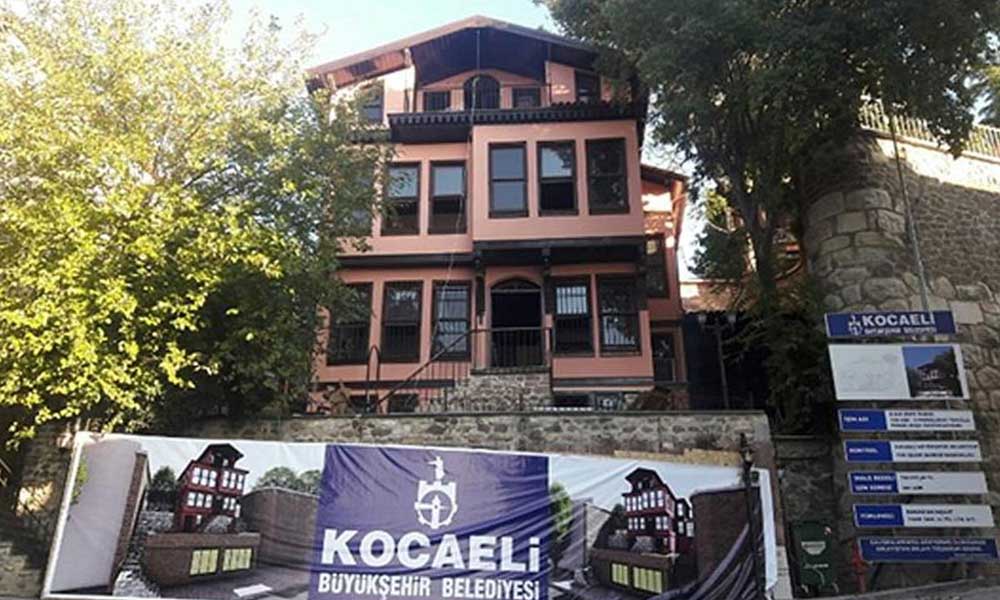 AKP’li belediye tarihi köşkü restore edip, Ensar Vakfı’na tahsis etti!