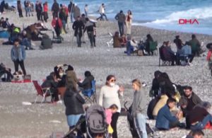 Güneşli havayı gören Antalyalılar sahile akın etti
