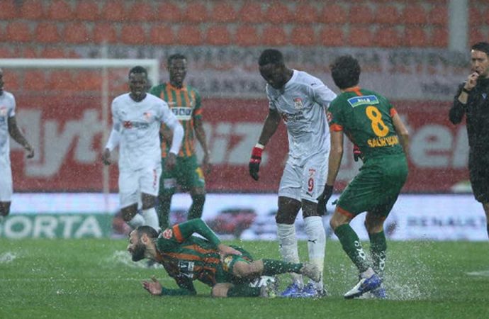 Alanyaspor – Sivasspor maçı ertelendi