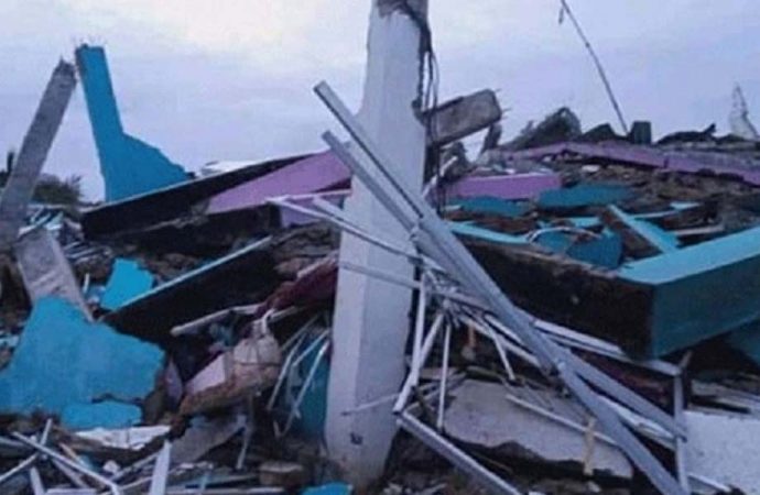 Endonezya’da 6.2 büyüklüğünde deprem: 4 ölü