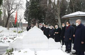 Erdoğan, Necmettin Erbakan’ın mezarını ziyaret etti