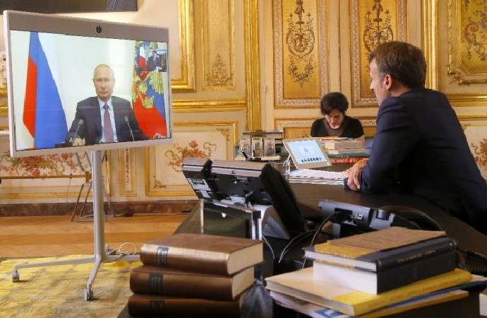Putin, Macron’la ‘Dağlık Karabağ’ hakkında konuştu
